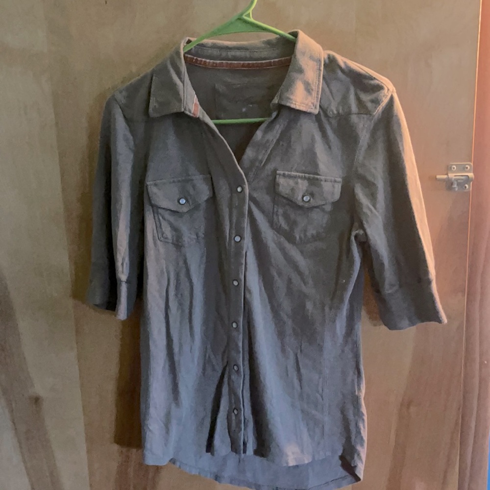 Size M, Legacy Falls button down half sleeve shirt